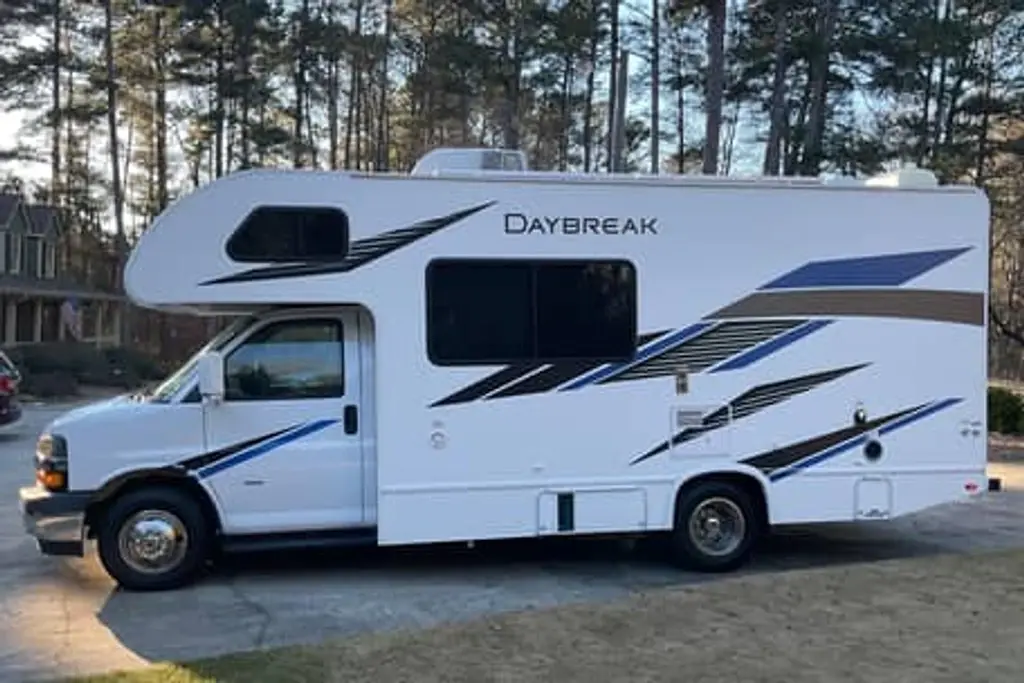 2019 Thor Motor Coach Daybreak 22GO 24' Class C Motorhome 185400