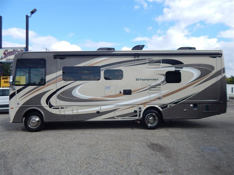 2019 Thor Windsport 29M Tan 6.8 Liter V10 22679 Miles