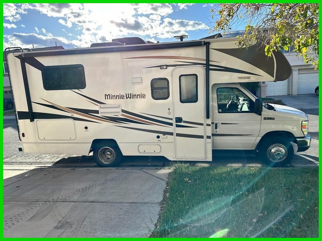 2019 Winnebago Minnie Winnie 22R Class C Motorhome