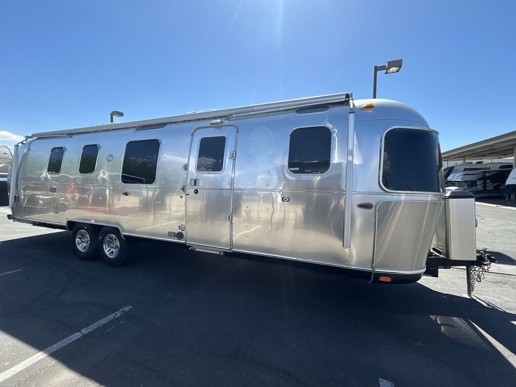 2020 Airstream 33FBQ Classic 33FBQ Classic