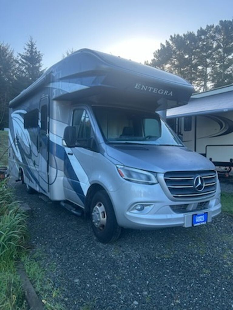 2020 Entegra Coach Qwest 24R 25' Class C Motorhome C60181191