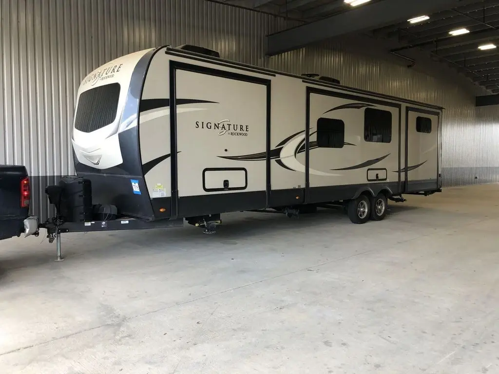 2020 Forest River Rockwood Signature 8326BH 36' Travel Trailer 185995