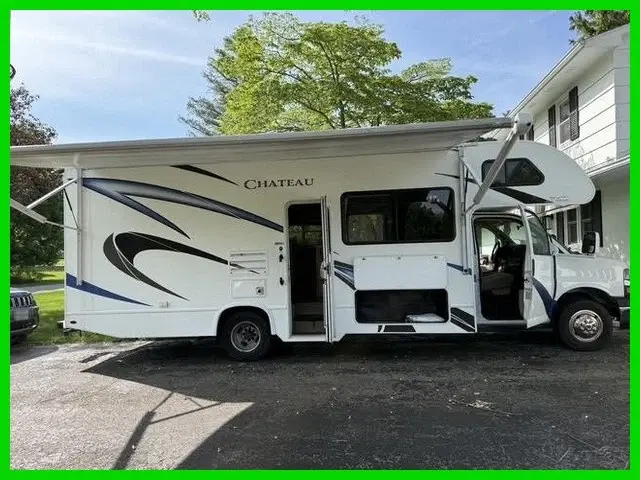 2020 Thor Motor Coach Chateau 26B Class C RV 27.5ft Solar Queen Stock #594988