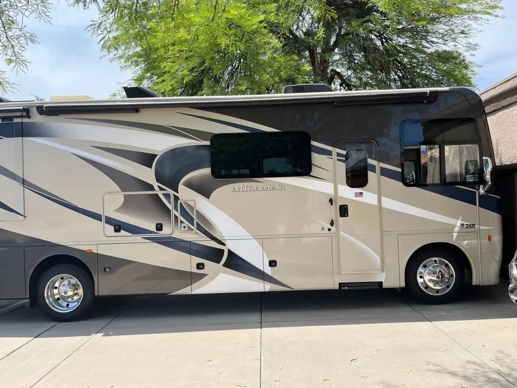 2020 Thor Motor Coach Miramar 32.2 34' Class A Motorhome 185345
