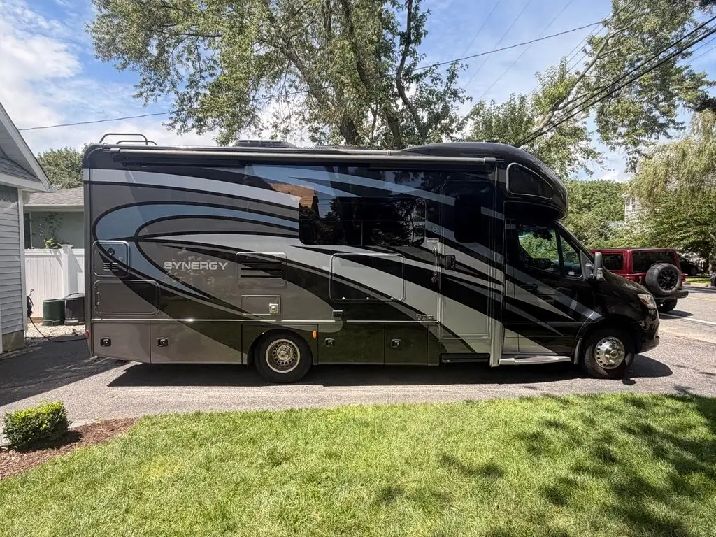 2020 Thor Motor Coach Synergy MB24 25' Class C Motorhome 185128