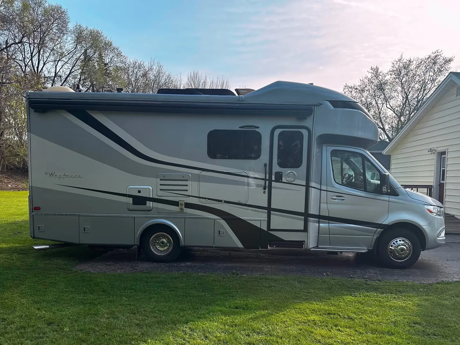 2020 Tiffin Wayfarer 25RW Mercedes Sprinter Diesel RV 17,222 Miles