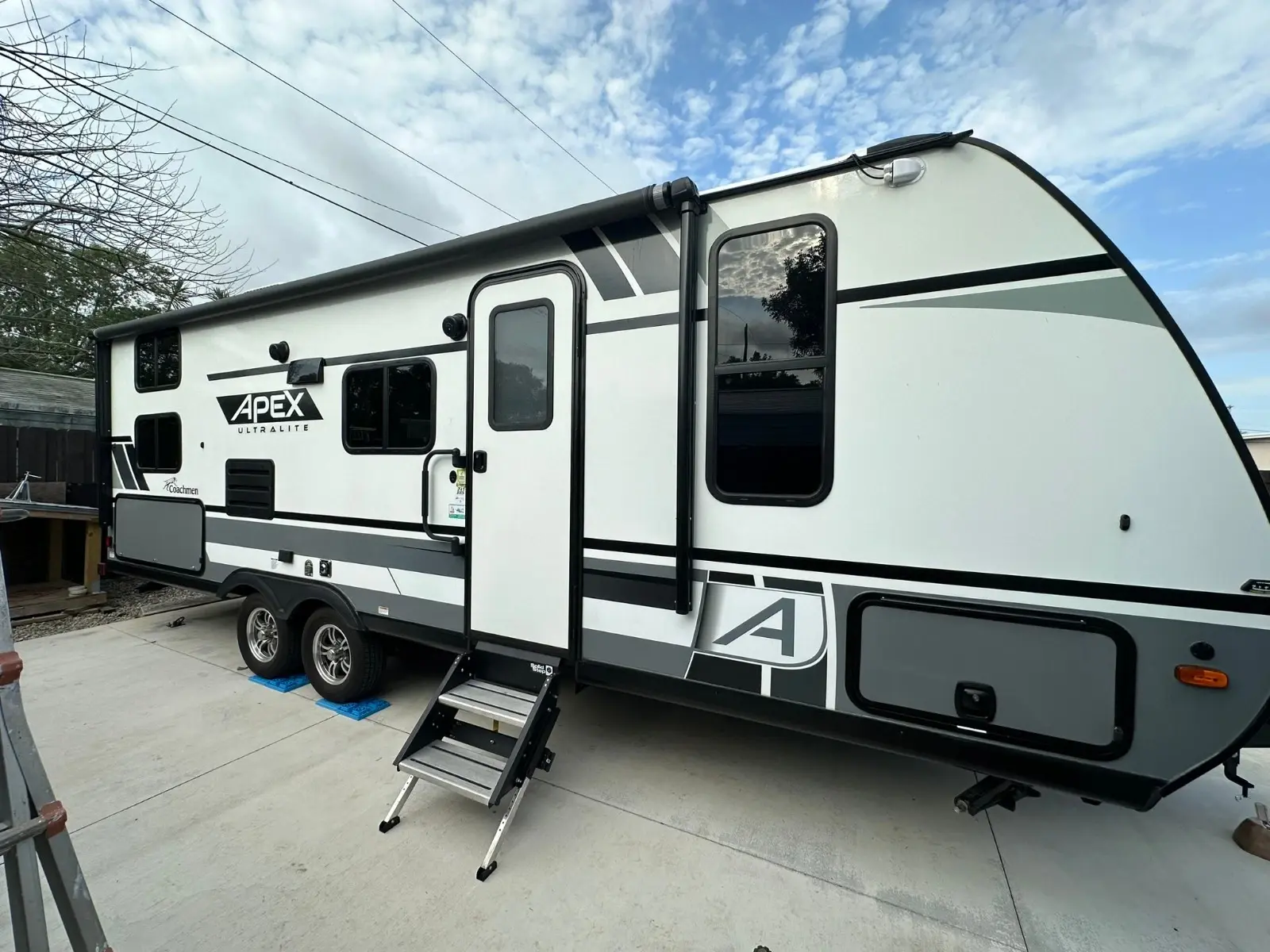 2021 Coachmen Apex Ultra-Lite 245 BHS