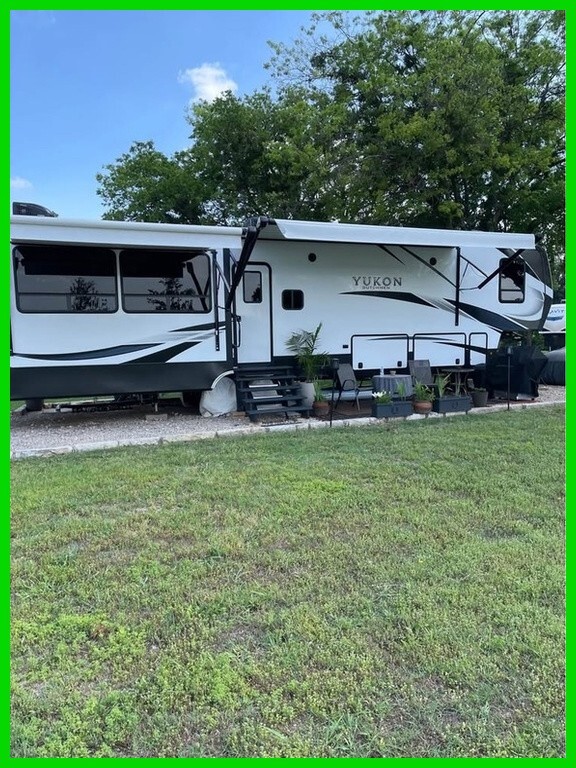 2021 Dutchmen Yukon 410RD 42ft Fifth Wheel 4 Slides 50" TV Sleeps 6 Stock#593987