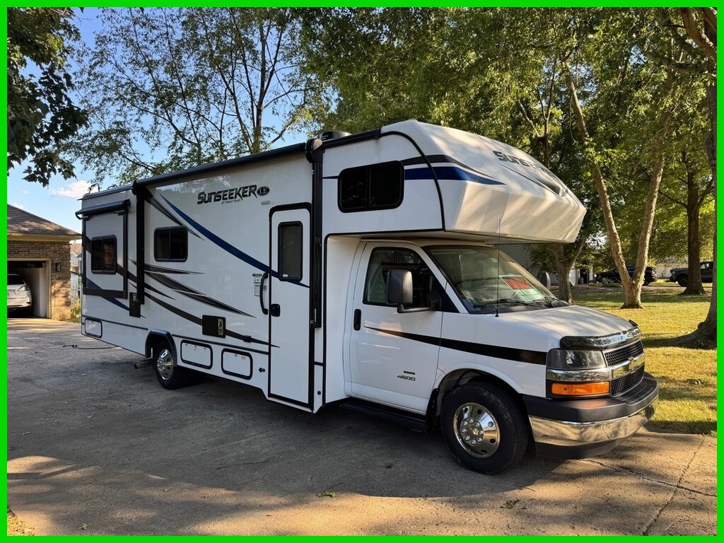 2021 Forest River Sunseeker 2550DS LE Class C RV 29,700Mi Sleeps 8 Stock#898961