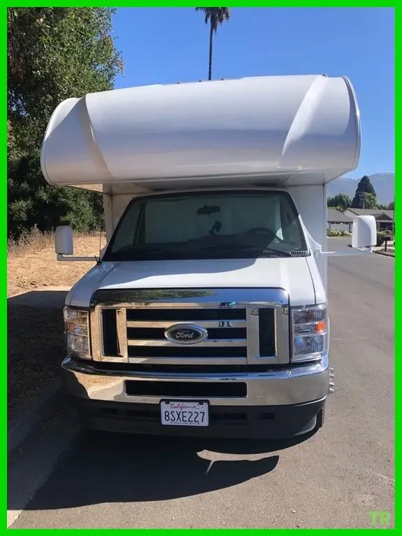 2021 Thor Freedom Elite 22FE Class C Motorhome – Ford E-350 – 20,200 Miles – Sle