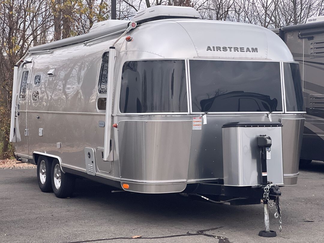 2022 Airstream Globetrotter 25FBQ