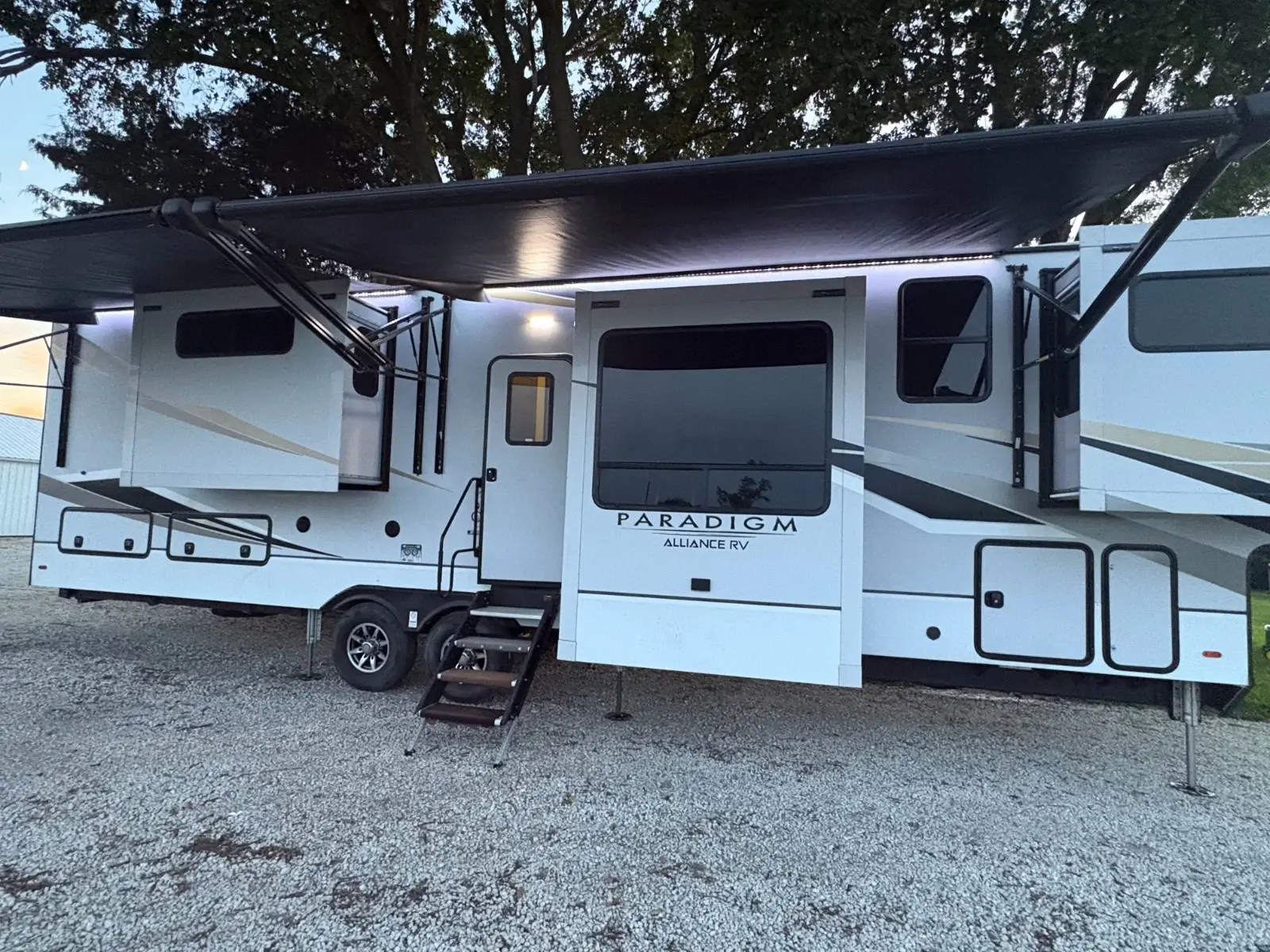 2022 Alliance Paradigm 385FL Luxury Fifth Wheel Camper RV 5 Slides