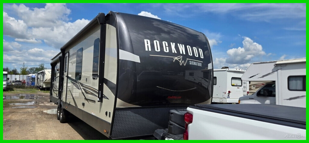 2022 Forest River Rockwood Signature 8332SB 36ft Travel Trailer Stock#9701919