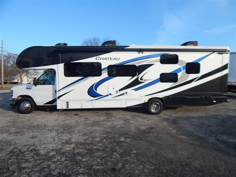 2022 Thor Chateau 31E White 7.3 Liter V8 17678 Miles