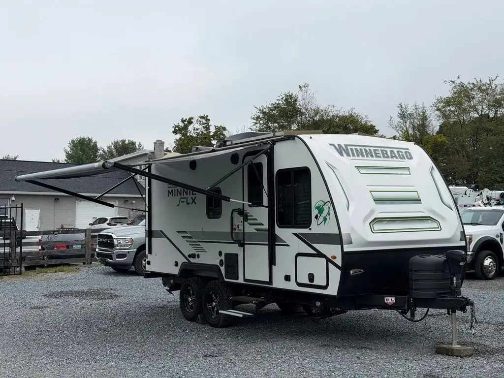 2022 Winnebago Micro Minnie FLX 2100BH Travel Trailer Camper RV Tow Behind Used
