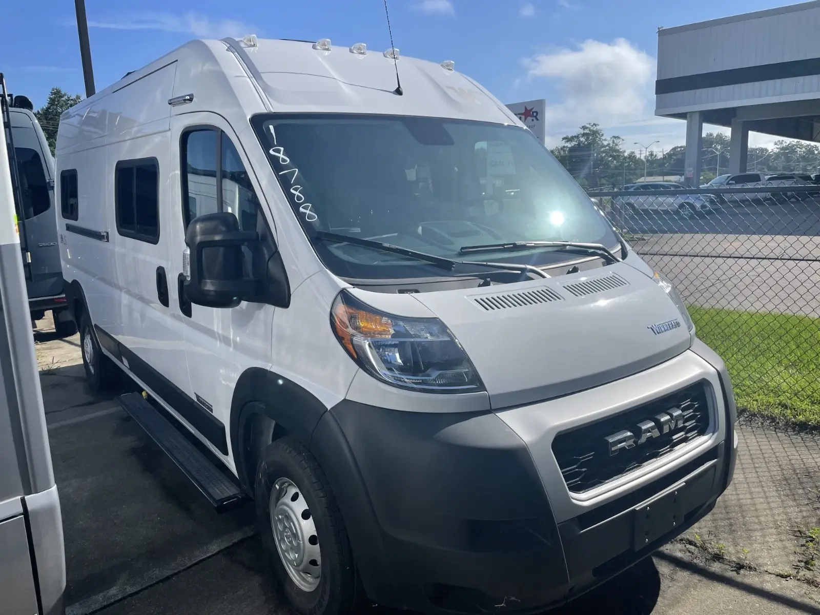 2022 Winnebago Solis 59p