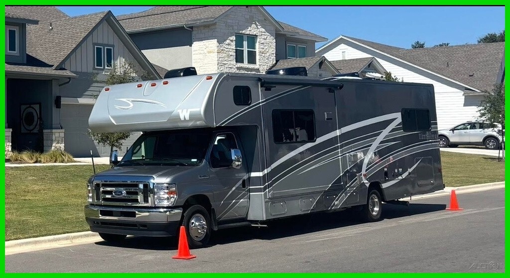 2023 Winnebago Minnie Winnie 31H Class C Motorhome 32.75ft Stock #594072