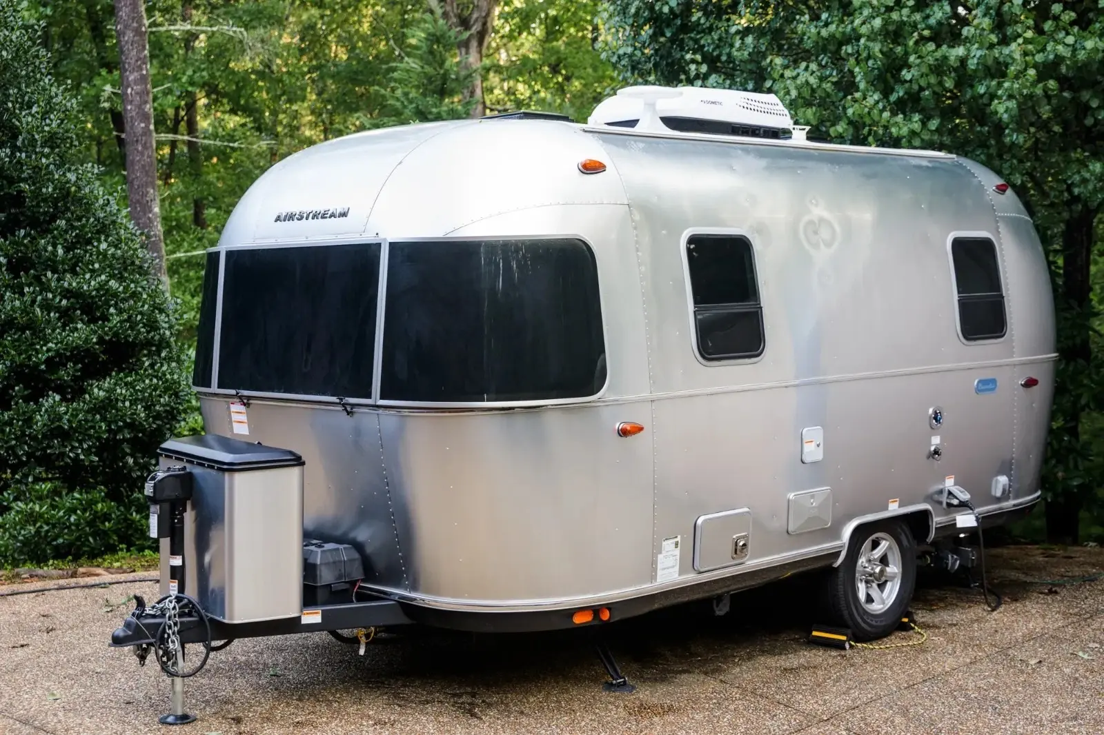 2024 Airstream Bambi 19CB - Zip Dee Awning & Full Galley