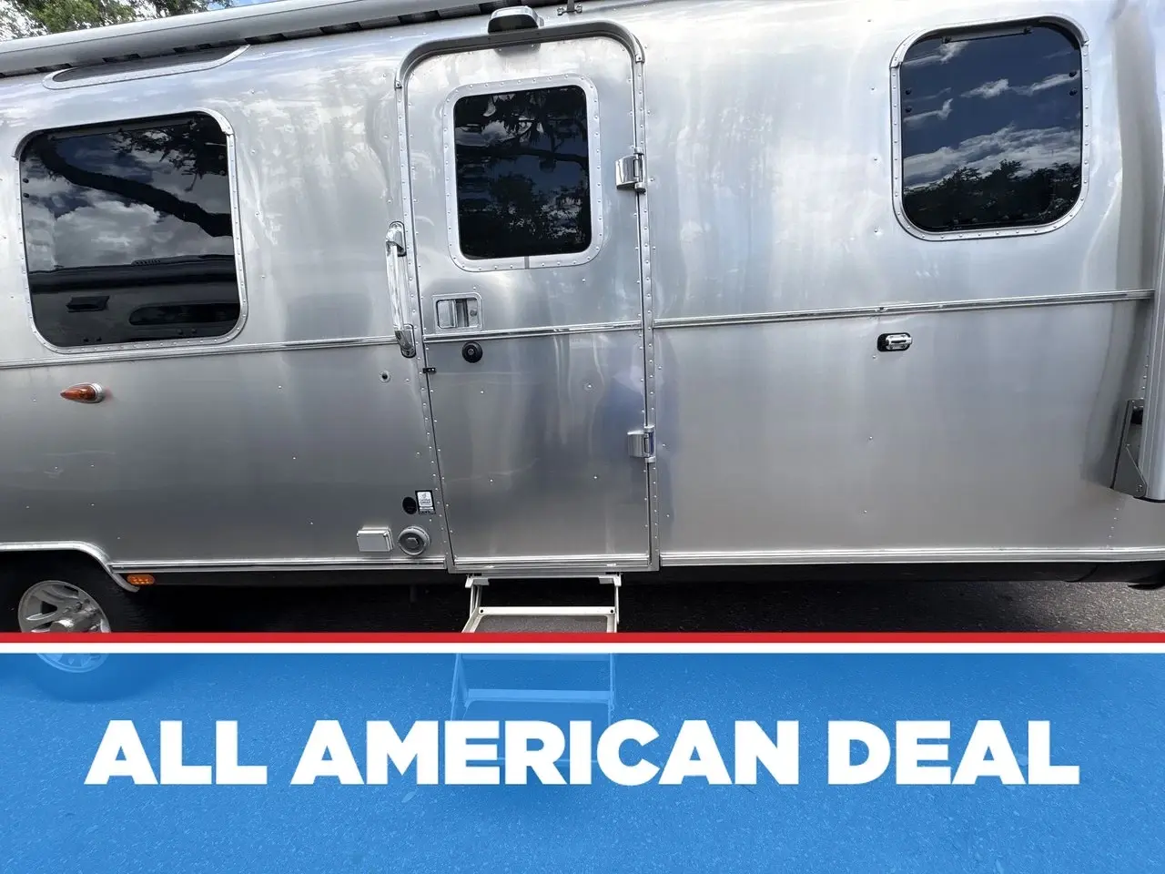 2024 Airstream Classic 33FBQ