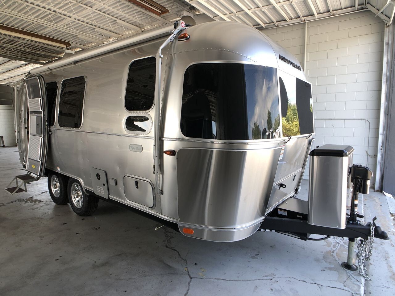 2024 Airstream Flying Cloud 23FBT