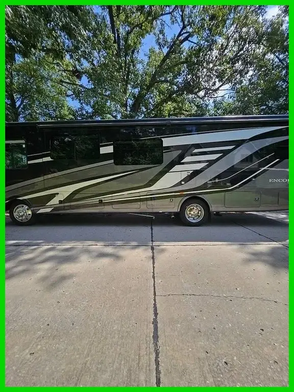 2024 Coachmen Encore 355DS Class A Motorhome – Full-Body Paint – King Bed – Outd