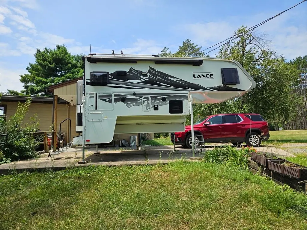 2024 Lance Truck Camper 975 19' Truck Camper 185218