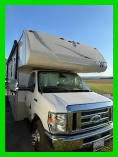 2024 Winnebago Minnie Winnie 31K Class C RV 7.3L V8 9,836 Miles #233391