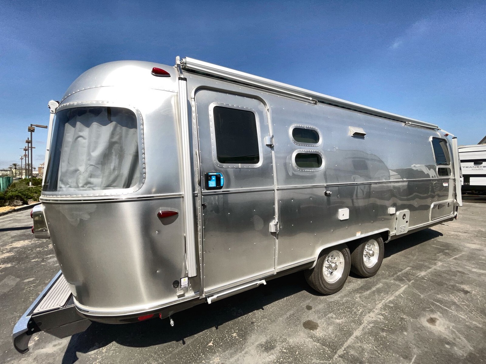 2025 Airstream International 27FBT