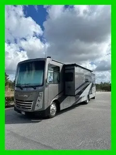 2025 Thor Motor Coach Luminate CC35 37' Class A Stock #898980 7.3L 7,900 Miles