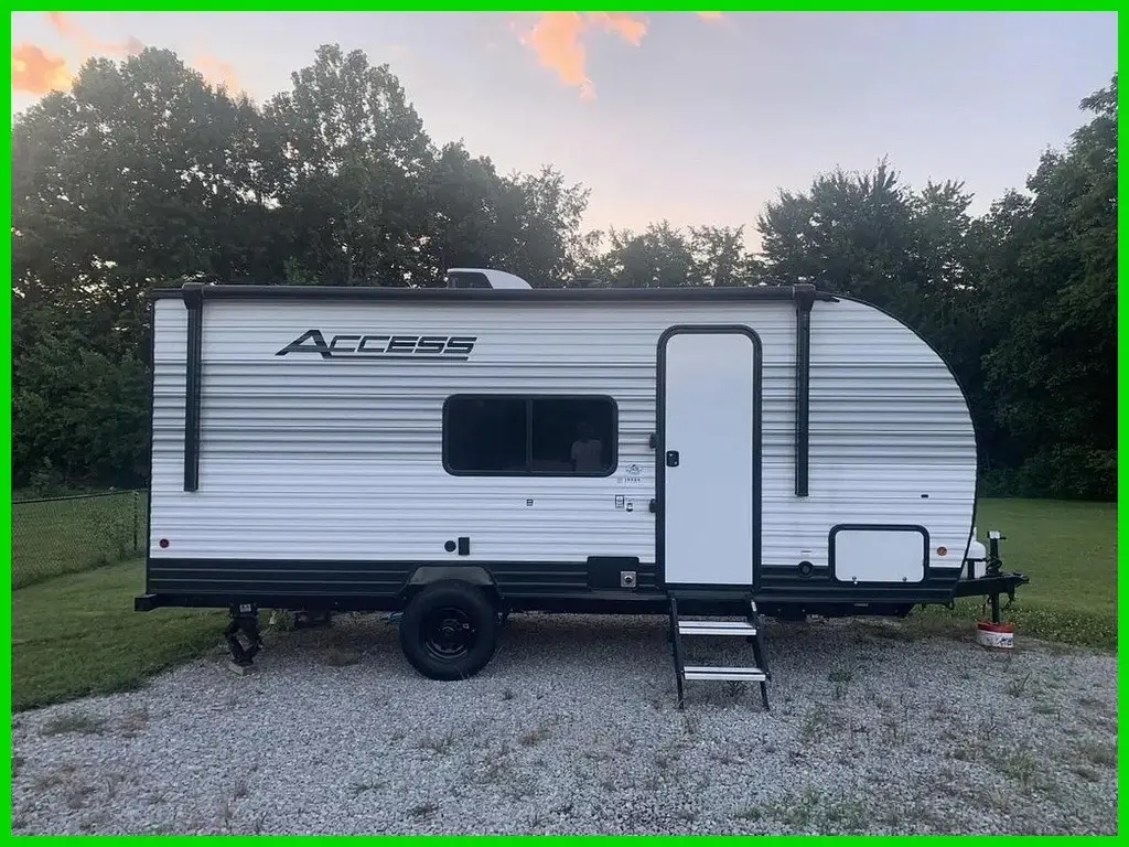 2025 Winnebago Access 18DBH Travel Trailer – Barely Used – Like-New Condition