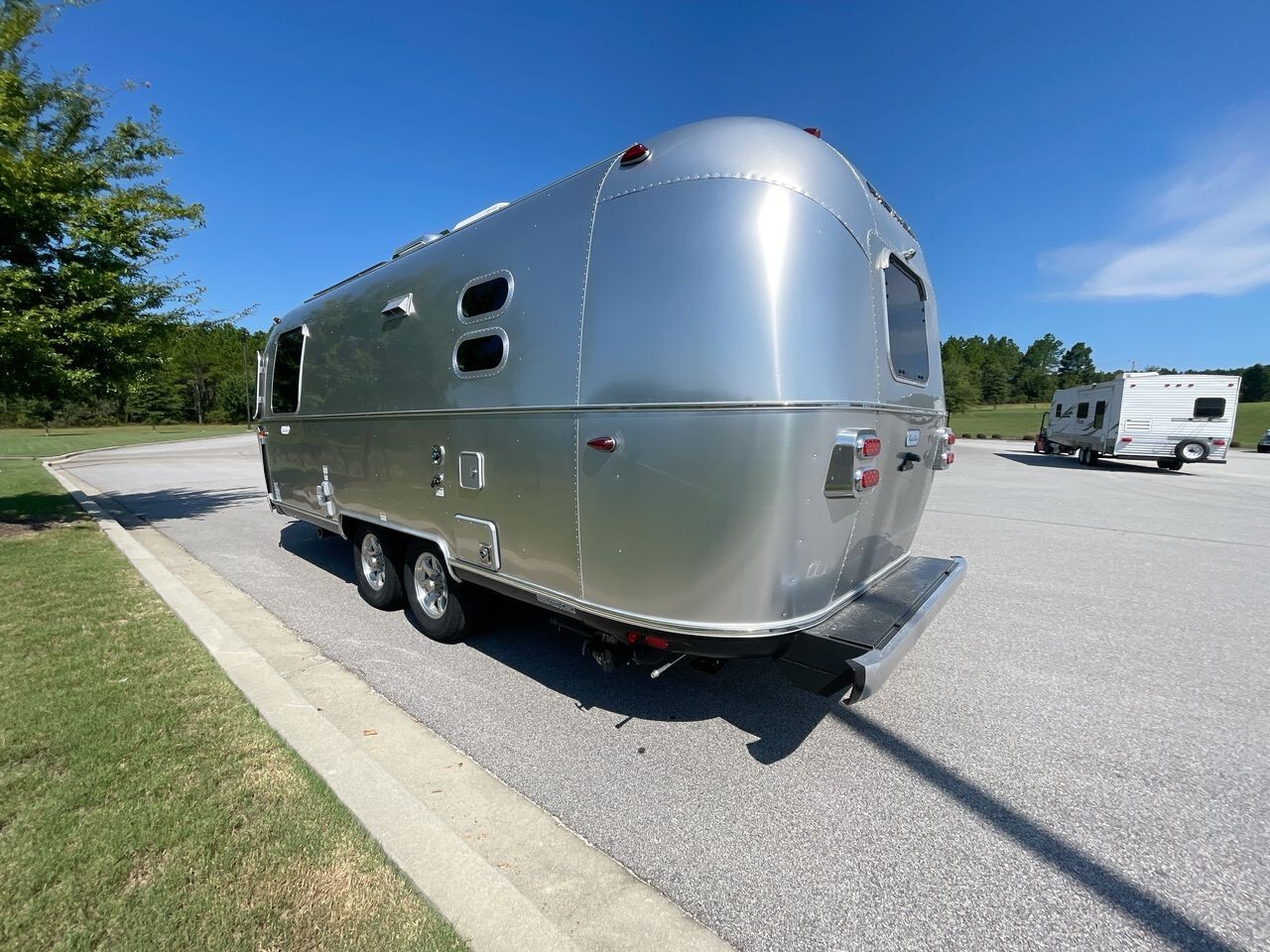 2026 Airstream Flying Cloud 23RBQ