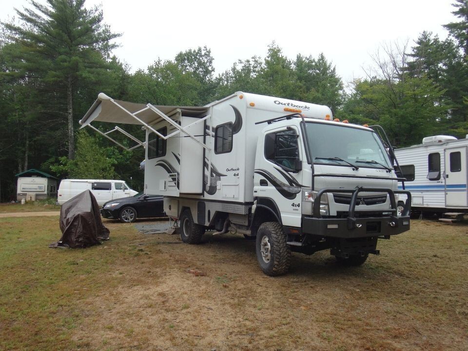 Class C - Mitsubishi Fuso 4x4 - 33k real miles! - Please read it all before ask.