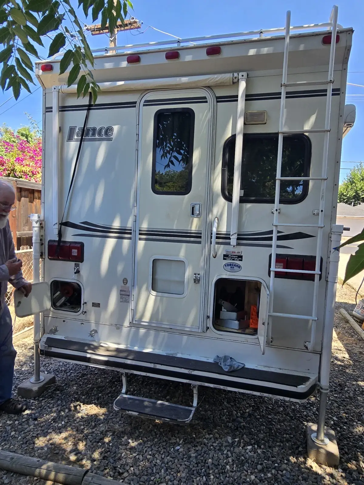 Lance 910 1999 CABOVER Camper (READ DESCRIPTION)