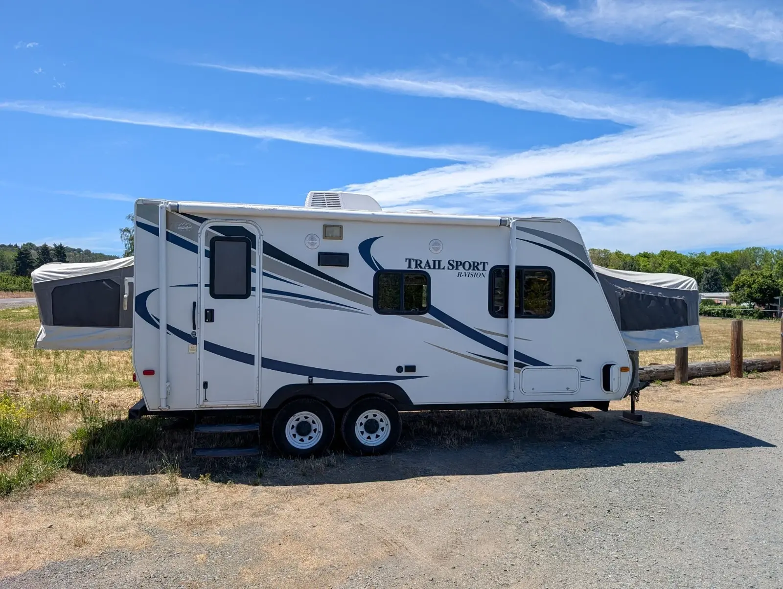 Lightweight Hybrid Travel Trailer - 2011 Trail-Sport