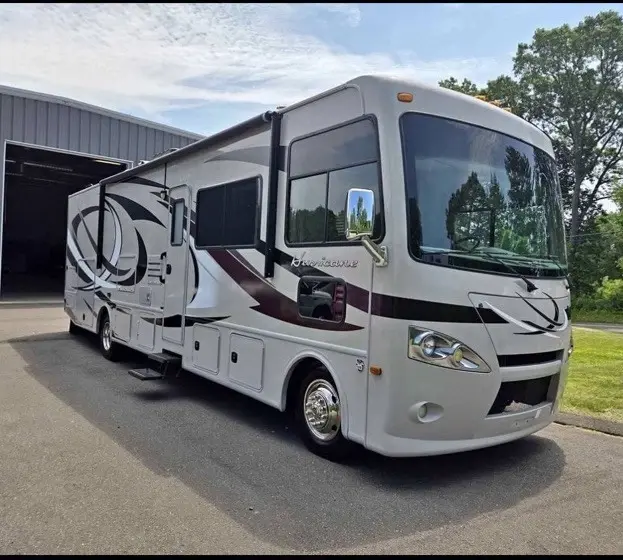 Motrhome Thor 34j 2014 sleeps 8 35k miles gas No reserve