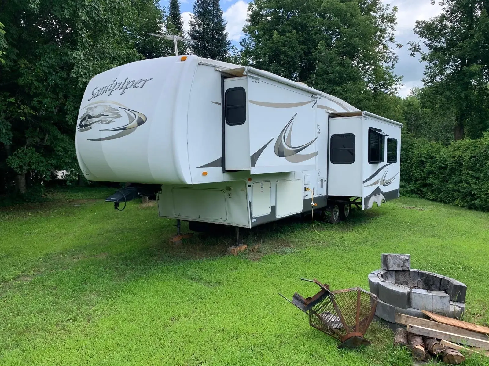 rv camper with fifth wheel