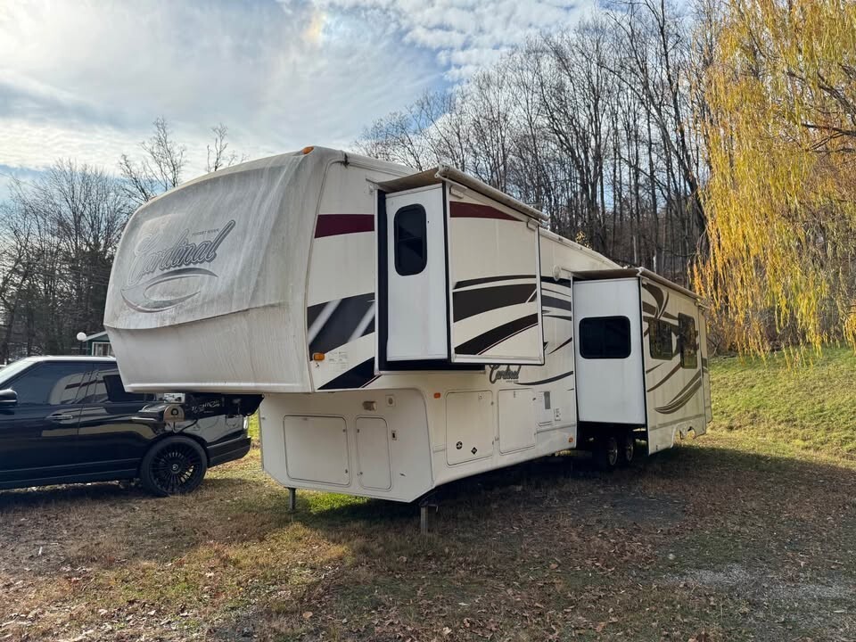 travel trailers used 5th wheel RV FOREST RIVER CARDINAL MODEL 3804BH