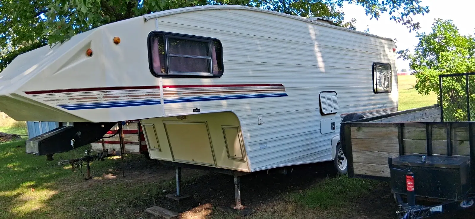 Vintage 1990 Shadow Cruiser Fifth Wheel Camper