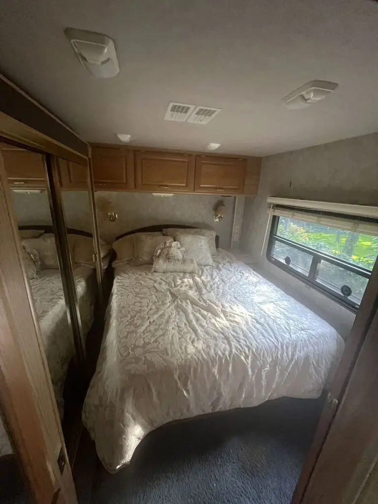 2000 Fleetwood Bounder Class A Motorhome