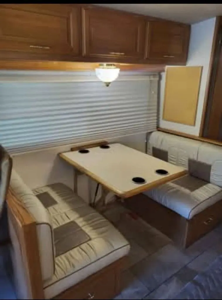 2000 Fleetwood Discovery Class A Motorhome