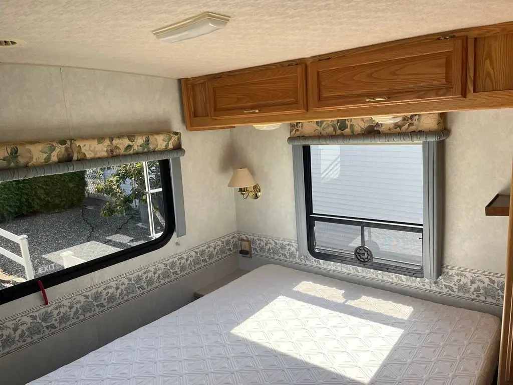 2001 Winnebago Brave Class A Motorhome
