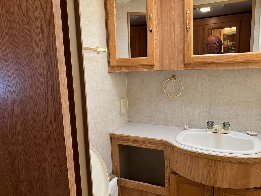 2002 Damon Challenger Class A Motorhome