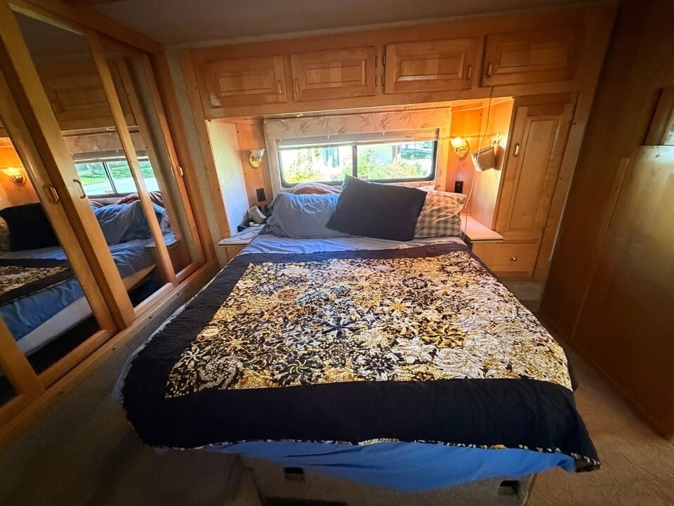 2003 Beaver Monterey Motorized Class A