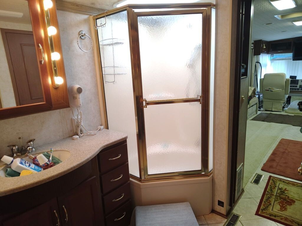 2004 Itasca Suncruiser Class A Motorhome
