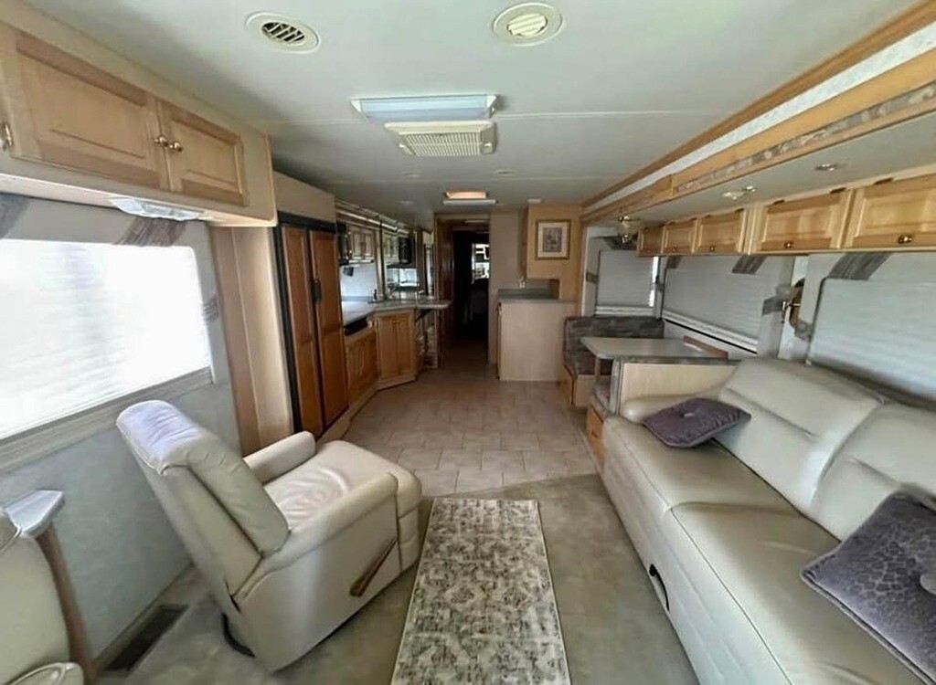 2004 Tiffin Motorhomes Phaeton Motorized Class A
