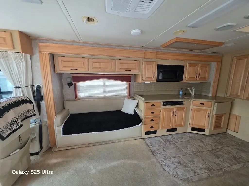 2005 Beaver Santiam Motorized Class A