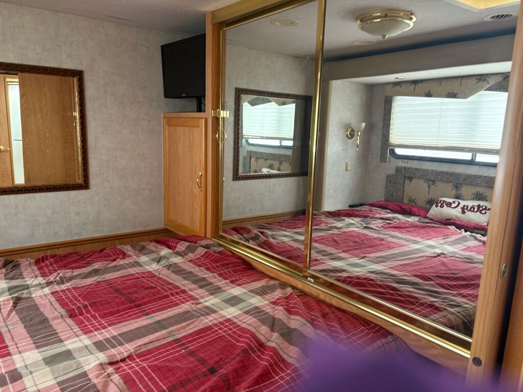 2005 National RV Sea Breeze Class A Motorhome