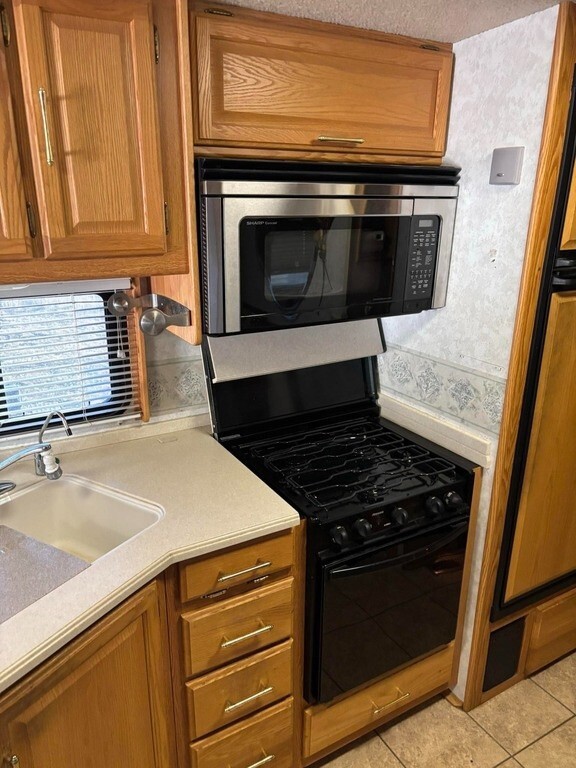 2005 Winnebago Adventurer Motorized Class A