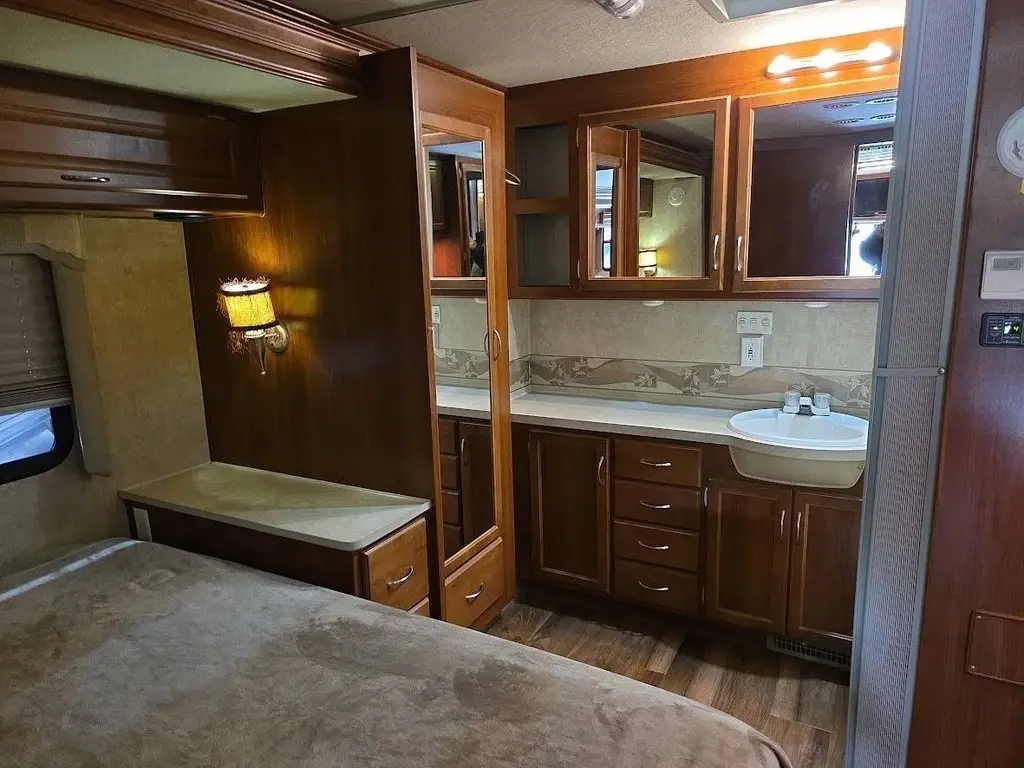 2007 Fleetwood Bounder Motorized Class A