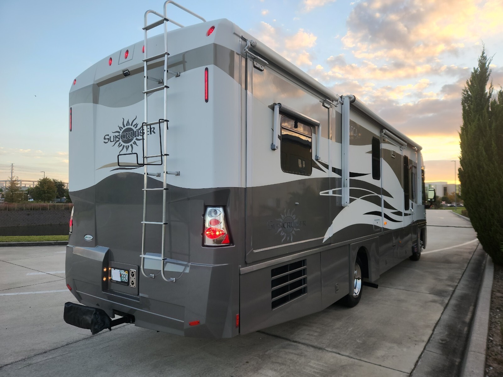2007 Winnebago 35 A